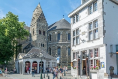 Maastricht-graanmarkt-la-bon-femme-onze-lieve-vrouwebasiliek