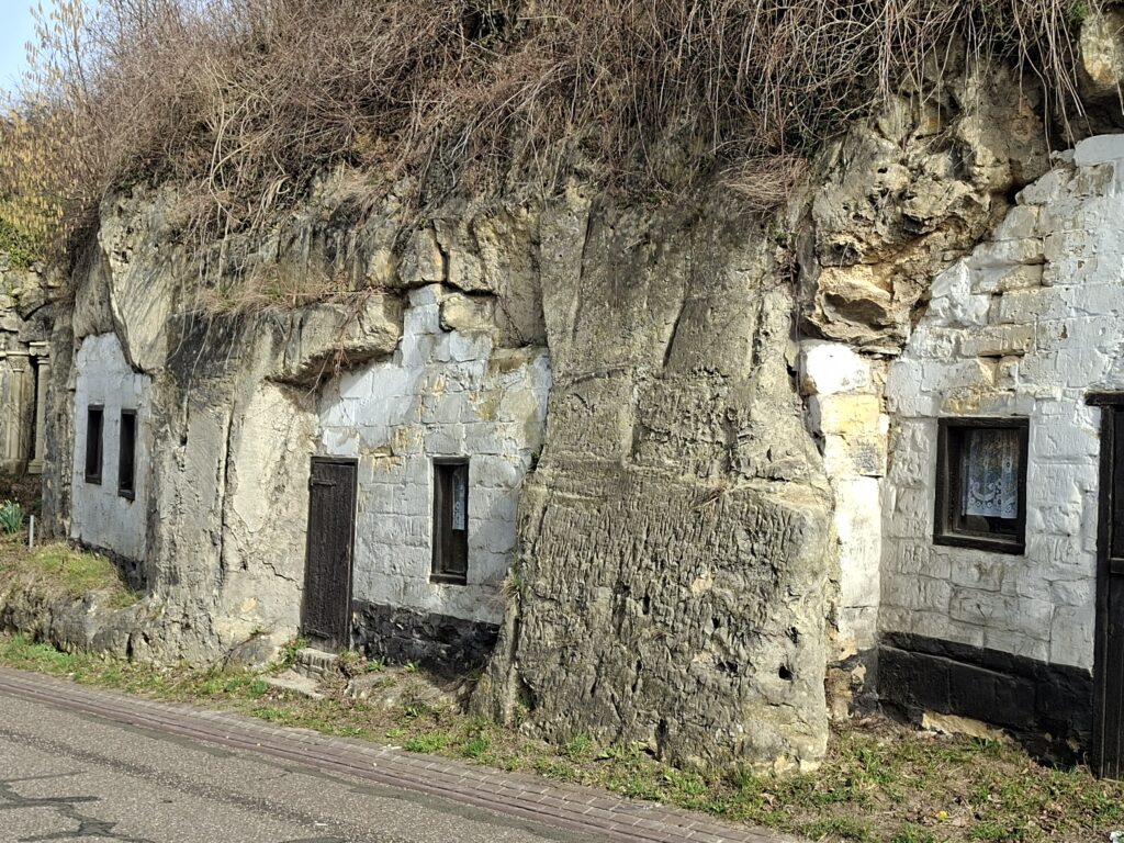 Jubileumtocht Wandelvereniging Vilt rotswoningen Geulhem