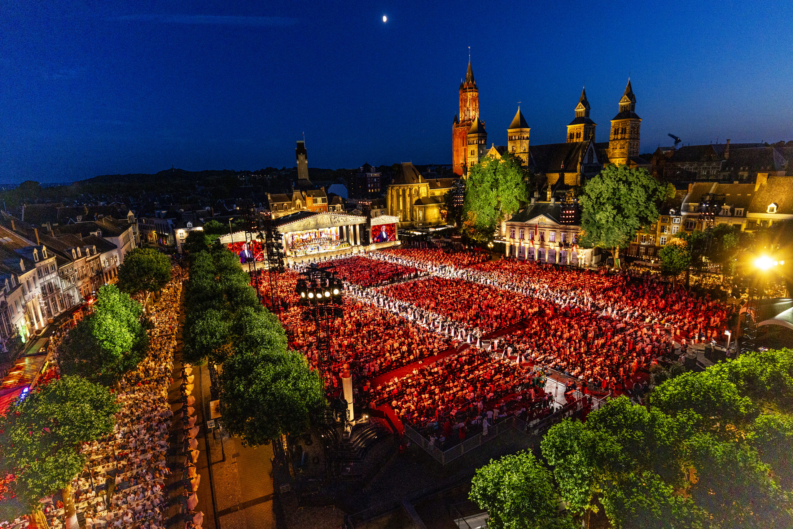 Maastricht: Andre Rieu Vrijthof. Foto: Marcel van Hoorn – © André Rieu Maastricht: Andre Rieu Vrijthof. Foto: Marcel van Hoorn - © André Rieu Productions