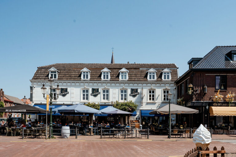 Activiteiten in Limburg 60 Nieuwe wandelroute laat bezoekers kennis maken met het authentieke Oud-Geleen - Wilhelminaplein Geleen - © Sanne Creuels